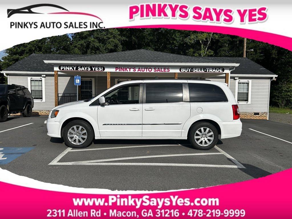 2015 Chrysler Town & Country Touring's photo